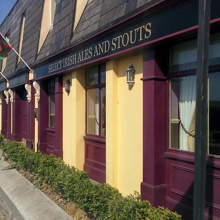 Marty'S Halfway House Hotel Westport Exterior photo